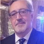 Abilitato in matematica e fisica impartisce lezioni private di fisica per scuole superiori e fisica 1 e 2 per universitari